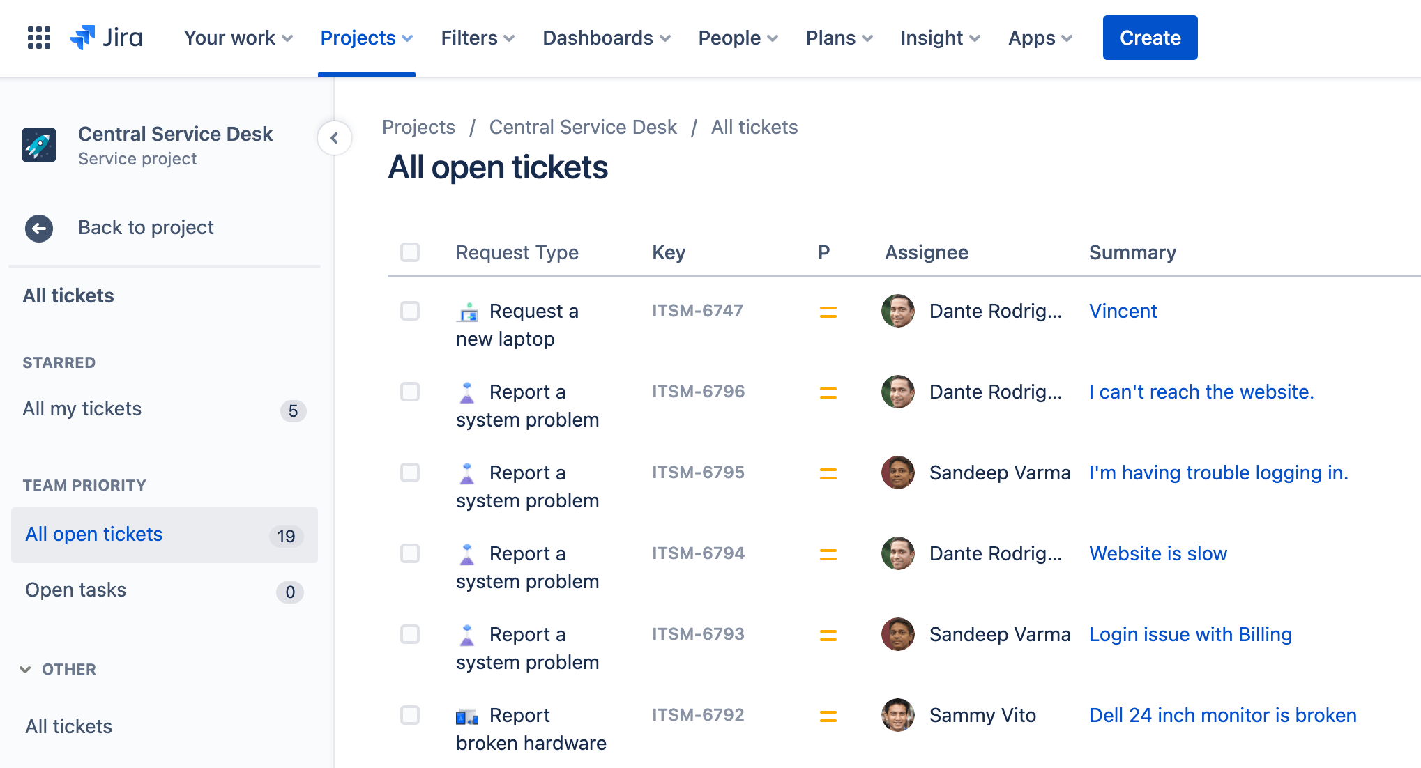 Przykład dostosowanej kolejki w Jira Service Management